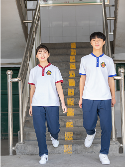 校服質美同行，屹奧一路相伴