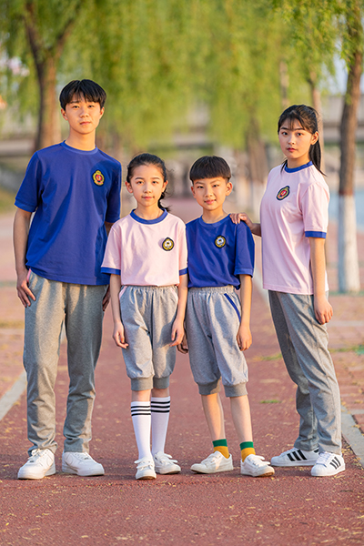 校服怎么這么low，那是你選擇不恰當