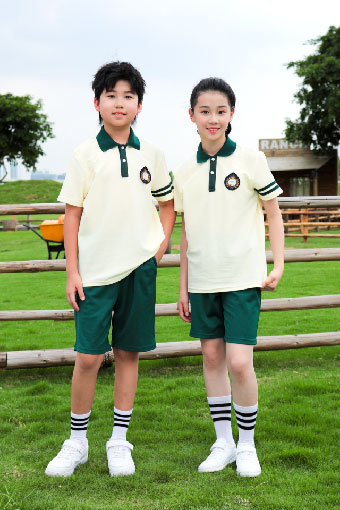 秋季校服定制應(yīng)該如何選擇面料呢？