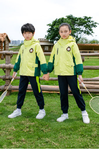 如何定制具有學校特色的校服？